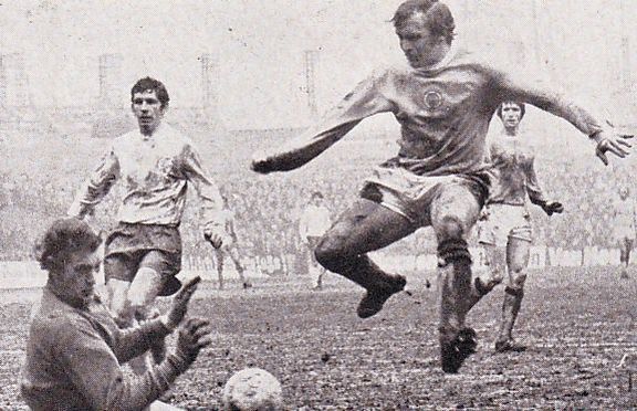 leeds home 1970 to 71 action2